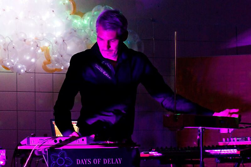 Days of Delay live with "Olmo" Installation by Boris Frentzel-Beyme and Sina Greinert