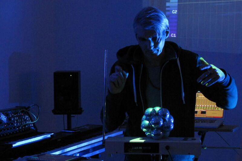 Days of Delay live at the Theremin / "Gliese 581d - Habitable Zones" Exhibition, Frappant Gallery, Hamburg